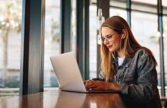 Woman sitting in a cafe and working